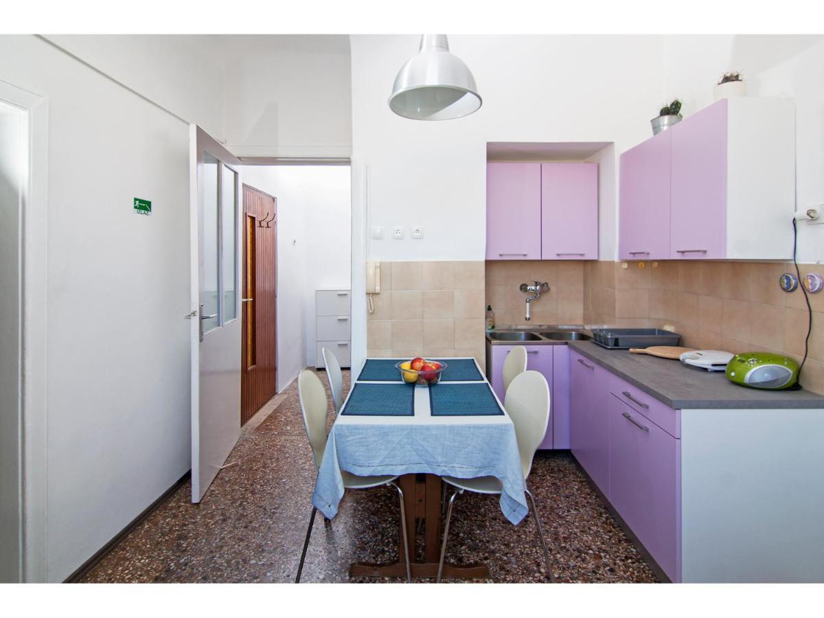 Apartment In Centre With Huge Terace Pula Exterior photo