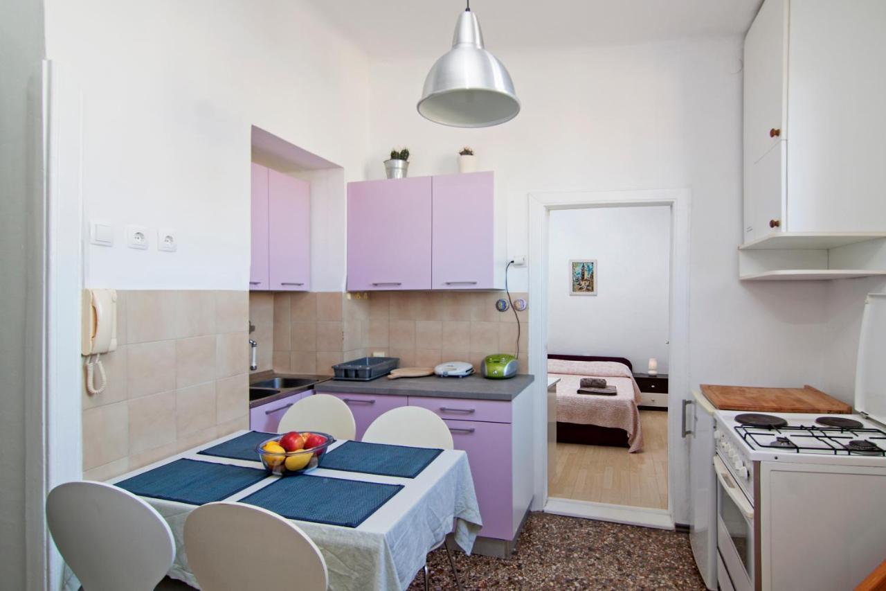 Apartment In Centre With Huge Terace Pula Exterior photo