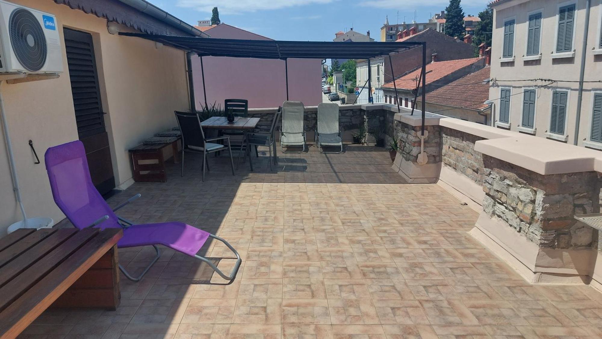 Apartment In Centre With Huge Terace Pula Exterior photo