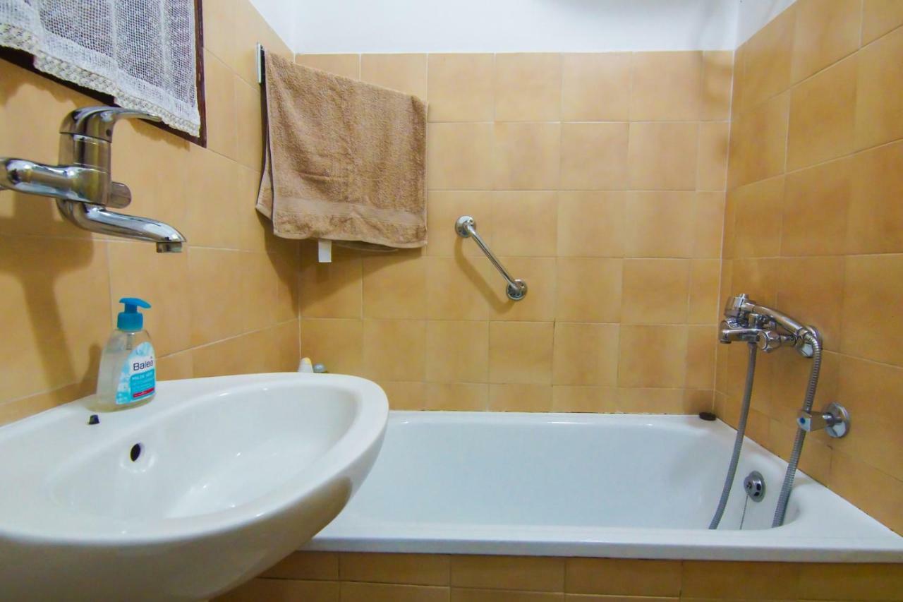 Apartment In Centre With Huge Terace Pula Exterior photo